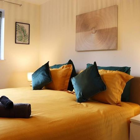 Cosy 3 Bedroom 2 Bathroom House With Parking Sheldon  Esterno foto