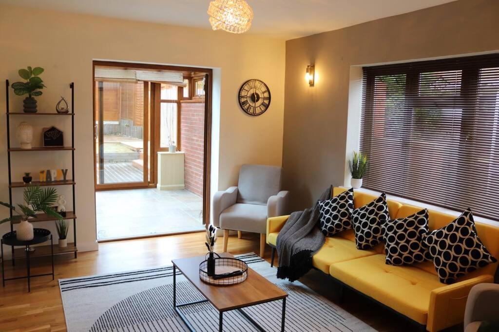 Cosy 3 Bedroom 2 Bathroom House With Parking Sheldon  Esterno foto