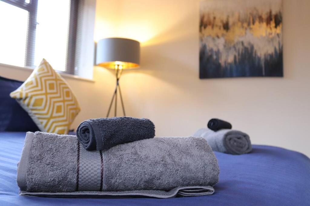 Cosy 3 Bedroom 2 Bathroom House With Parking Sheldon  Esterno foto