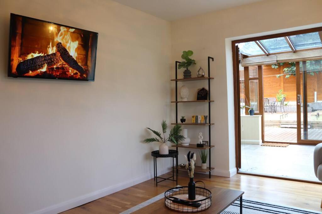 Cosy 3 Bedroom 2 Bathroom House With Parking Sheldon  Esterno foto