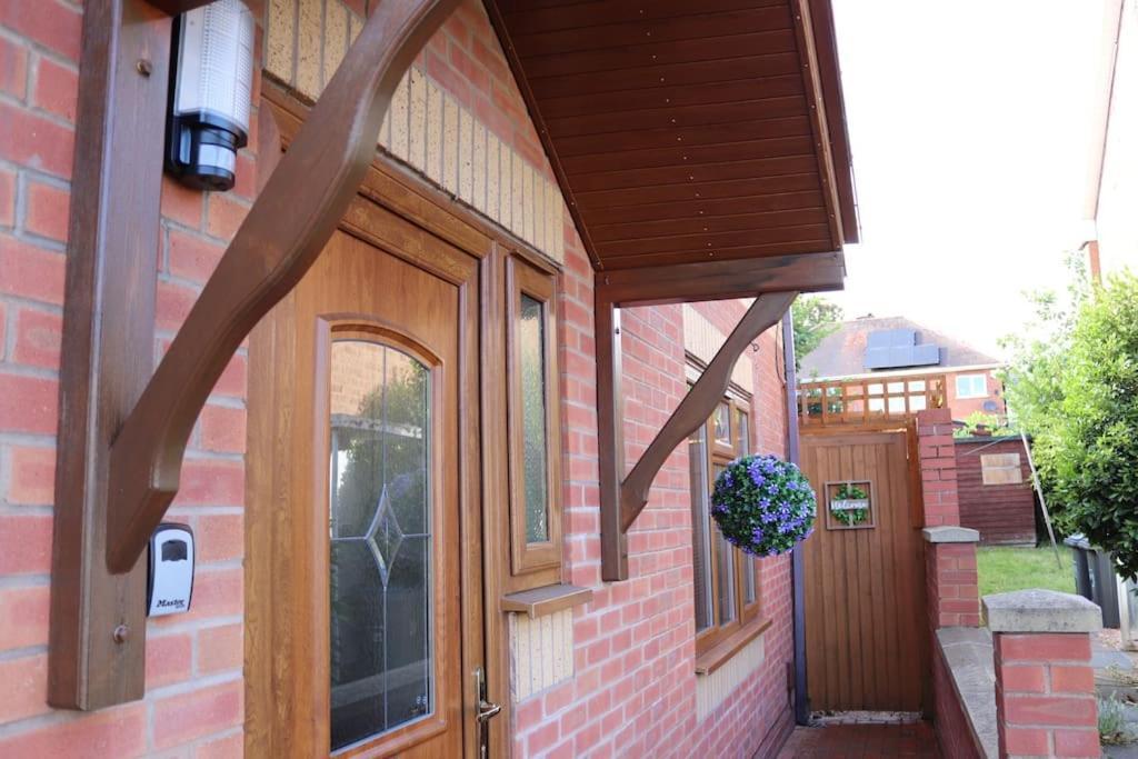 Cosy 3 Bedroom 2 Bathroom House With Parking Sheldon  Esterno foto