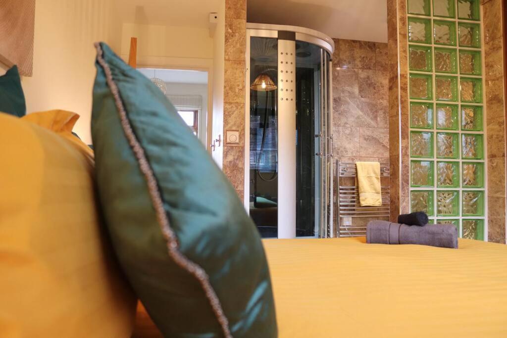 Cosy 3 Bedroom 2 Bathroom House With Parking Sheldon  Esterno foto