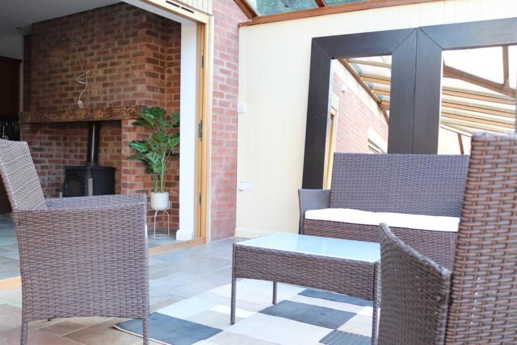 Cosy 3 Bedroom 2 Bathroom House With Parking Sheldon  Esterno foto